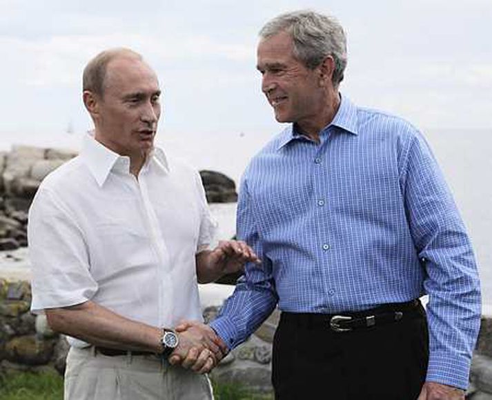 Putin er nú í heimsókn í boði Bush.
