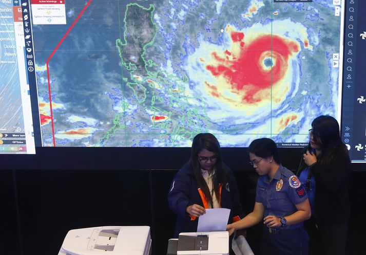 Fellibylurinn Mangkhut nálgast nú strendur Filippseyja.