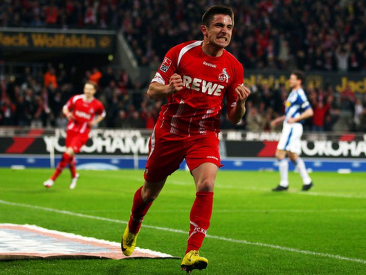 Zoran Tosic fagnar marki í kvöld.