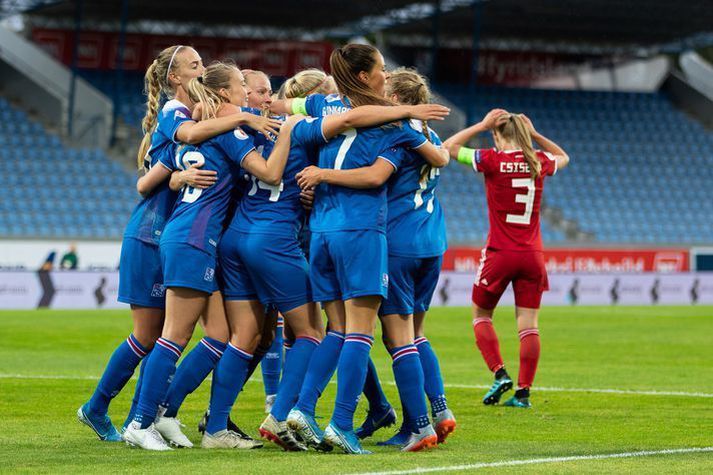 Íslenska landsliðið stefnir á að vera meðal þeirra þjóða sem taka þátt í EM í Englandi.