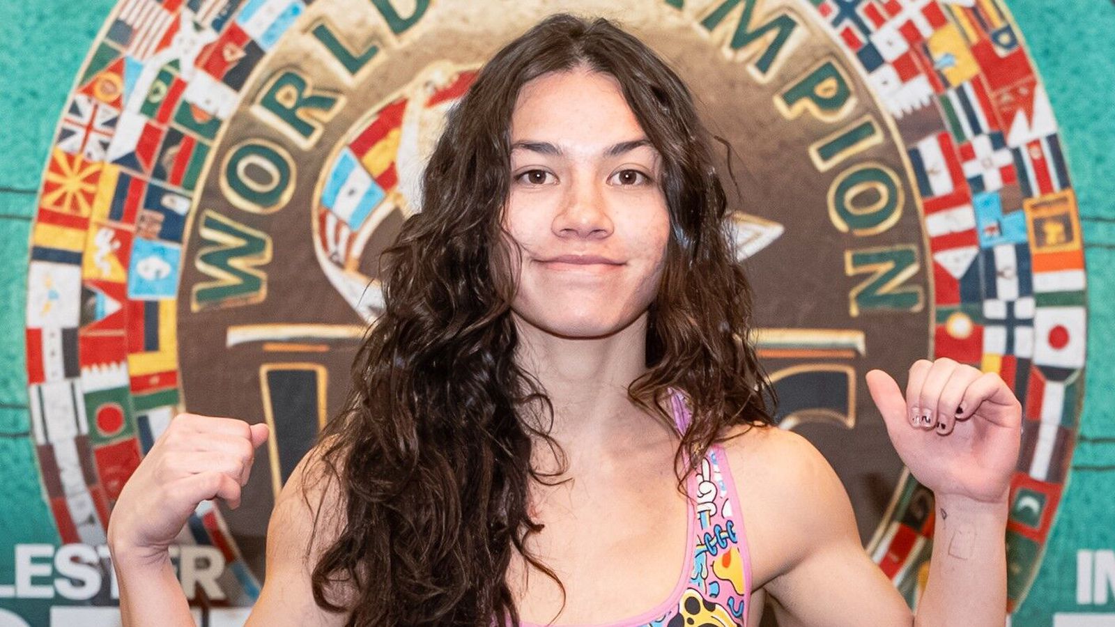 Hnefaleikakonan unga vöknuð úr dái