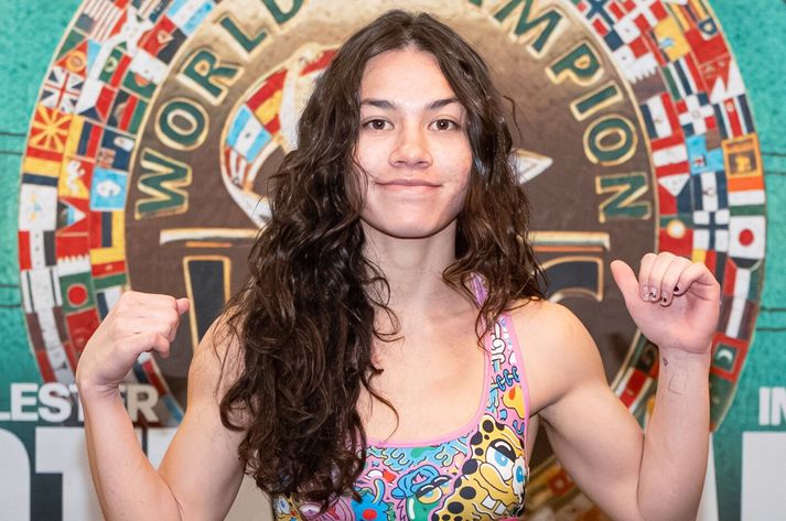 Isis Sio, hnefaleikakona frá Norður-Dakóta í Bandaríkjunum, er á batavegi eftir að hafa fengið þung högg í bardaga um helgina.