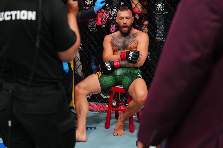 Conor McGregor niðurlútur.
