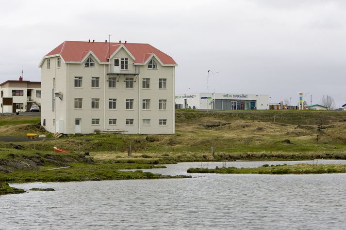 Gamla Hótel Reykjahlíð, og uppbygging nýs hótels, er aðeins 50 metra frá bökkum Mývatns. 
