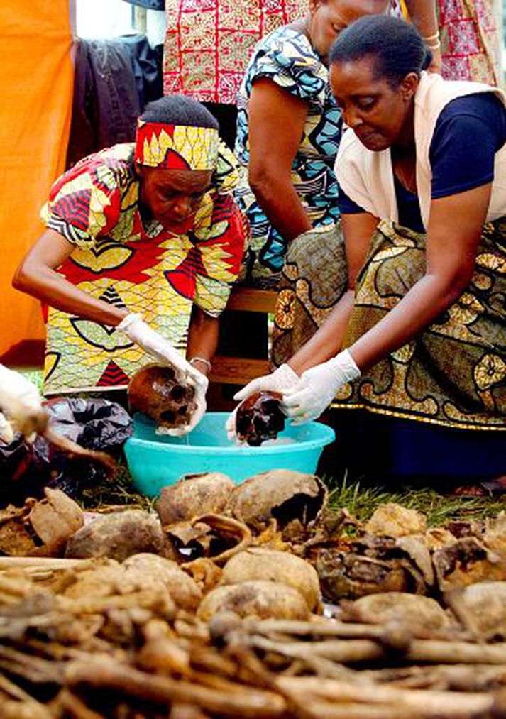 Finnar hafa handtekið mann sem grunaður er um að vera „Bareigandinn í Nyakizu“ og hafa staðið fyrir fjölda­morðum í Rúanda.