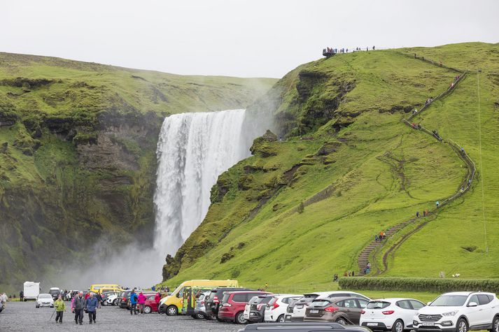 Lögreglan kyrrsetti hópfreðabíl við Skógafoss án réttinda. Myndin tengist fréttinni ekki beint. 