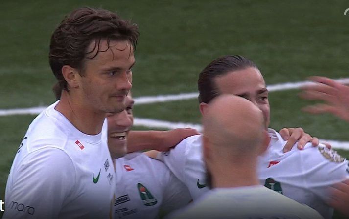 Kristófer Ingi Kristinsson fagnar þriðja marki sínu í kvöld en hann fagnaði mörkum sínum hóflega enda að spila á móti uppeldisfélaginu sínu.