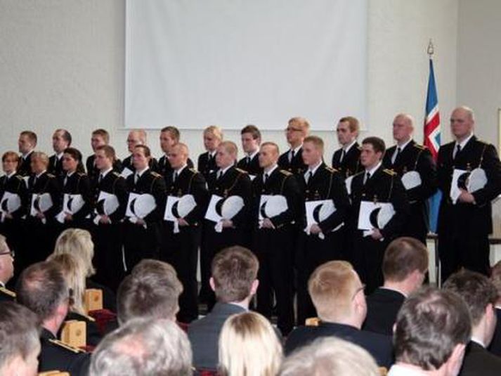 Frá brautskráningunni í Bústaðakirkju.