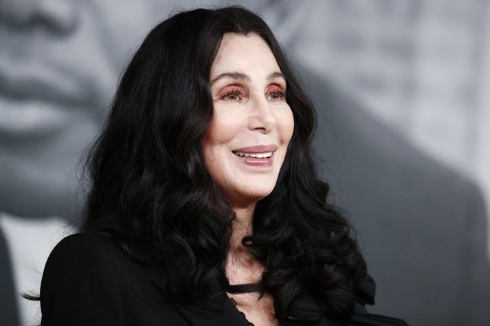 Cher er 77 ára gömul og í sambandi við 38 ára gamlan mann.