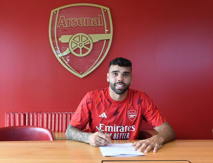 David Raya er búinn að skrifa undir lánssamning við Arsenal.