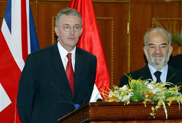 Ibrahim Jaafari (t.v.) ásamt uppbyggingarráðherra Breta, Hilary Benn.