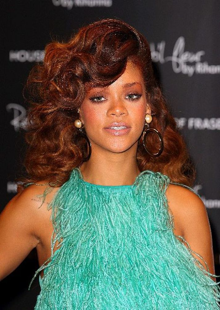 Rihanna vorkenndi starfsfólki sínu fyrir að vera að heiman yfir þakkargjörðarhátíðina og bauð öllum í mat í Dublin.