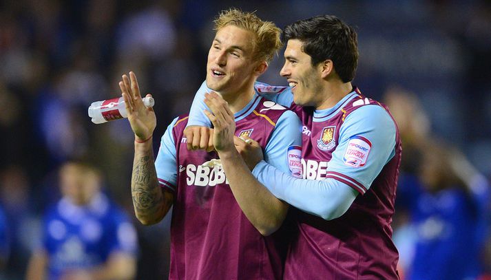 Jack Collins og James Tomkins fagna í kvöld.