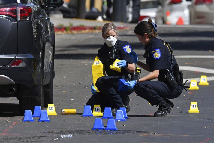 Einn hefur verið handtekinn í tengslum við skotárásina í Sacramento í gær.