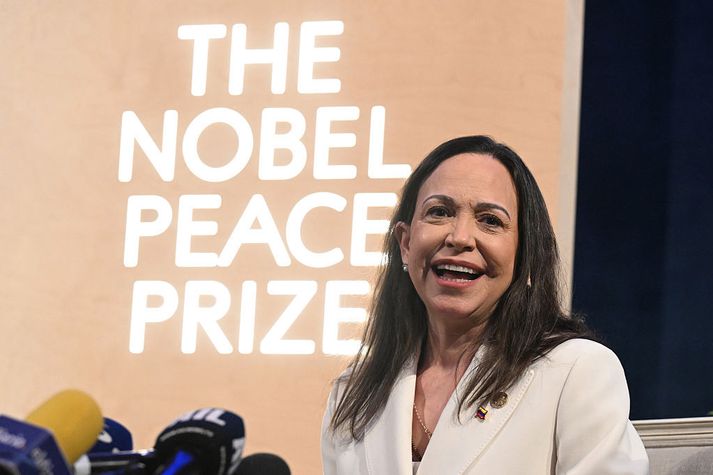 Trump mun taka á móti Machado í Hvíta húsinu á fimmtudag og virðist, ef marka má erlenda miðla, vonast til þess að hún gefi honum friðarverðlaunin sem hún hlaut í fyrra.