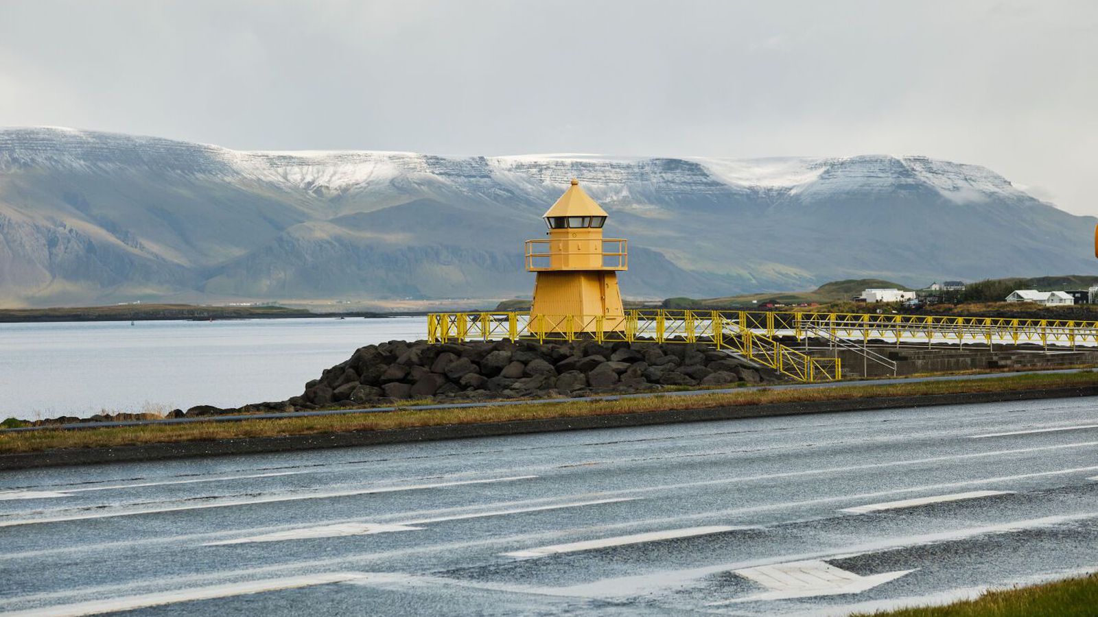 Rigning norðanlands en að mestu þurrt annars staðar