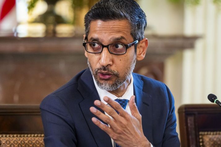 Sundar Pichai, forstjóri Alphabet, varar við áihrifum þess ef gervigreindarbólan springur. Tæknin sem slík sé þrátt fyrir það þess virði að þróa. Pichai telur hana þá byltingarkenndustu sem mannkynið hefur unnið að.