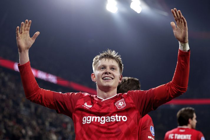 Kristian Nökkvi Hlynsson fagnar marki sínu fyrir Twente á móti Heerenveen í kvöld. 