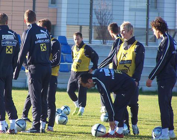 U21 landslið Austurríki æfði á Leiknisvelli í Breiðholti í dag. Leikurinn á morgun mun fara fram á Grindavíkurvelli.