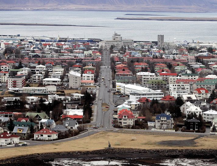 Um tvær klukkustundir tók að tengja alla við rafmagn á nýjan leik.