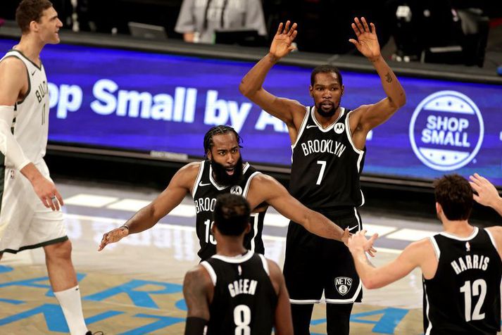 James Harden og Kevin Durant voru flottir saman í sigri Brooklyn Nets á Milwaukee Bucks í nótt.