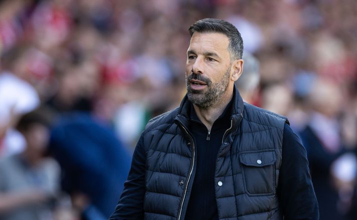 Ruud van Nistelrooy tókst ekki að stýra Leicester frá falli og félagið ætlar að leita annað. 