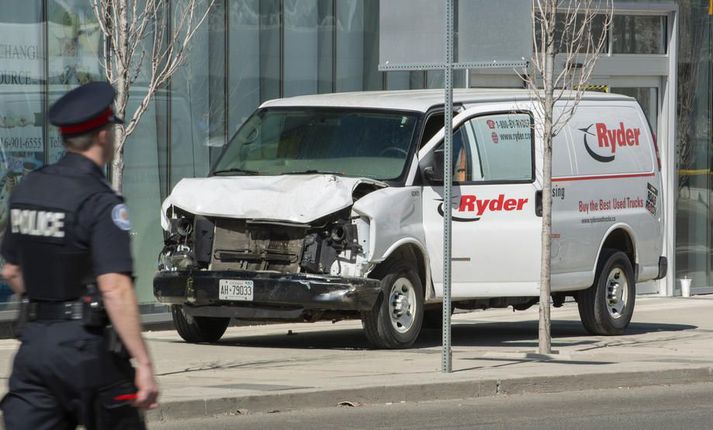 Sendiferðabílllinn sem morðinginn notaði til þess að fremja ódæðið í Toronto í apríl árið 2018.