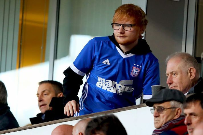 Ed Sheeran á leik með Ipswich þegar áhorfendur voru leyfðir á leikvöngum. Hann bíður þess nú að geta farið að mæta aftur á völlinn þegar fjöldatakmörkunum vegna kórónuveirufaraldursins verður aflétt.