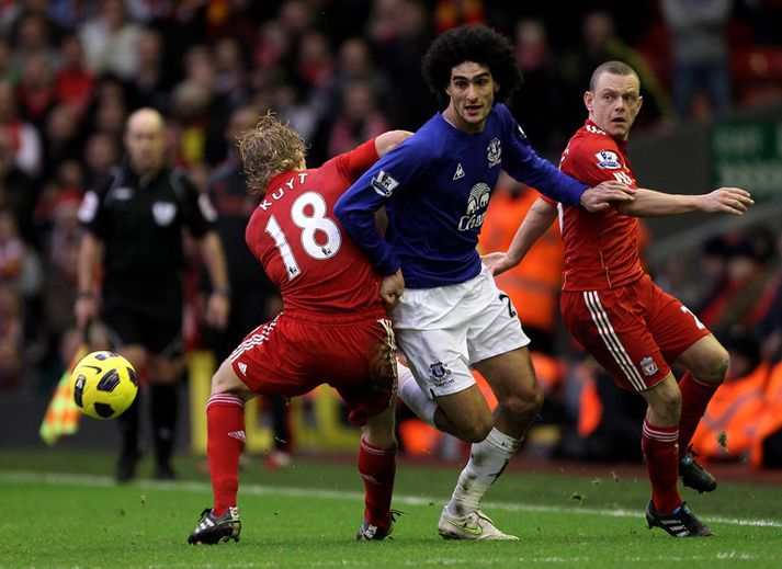 Fellaini í baráttu við Dirk Kuyt
