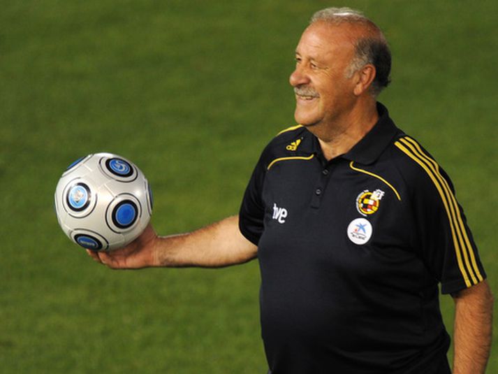 Vicente Del Bosque verður þjálfari Spánverjar fram yfir EM 2012.