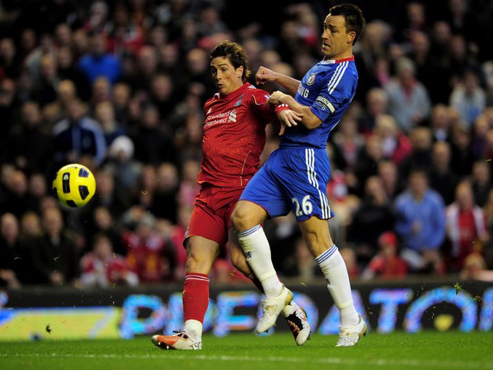 Fernando Torres skorar á móti Chelsea fyrr í vetur.