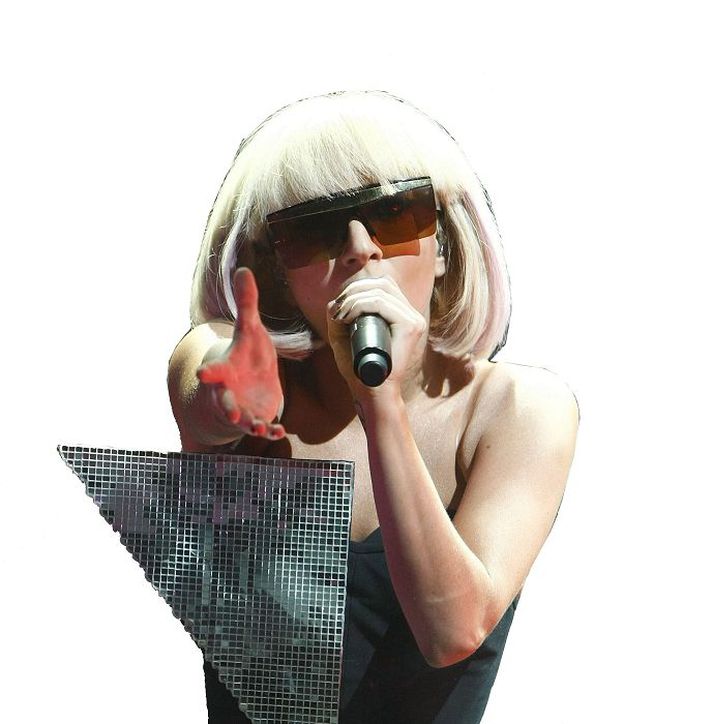 Lady Gaga er ein allra vinsælasta söngkona heims, en nú veltir fólk vöngum yfir framkomu hennar við starfsfólk sitt.