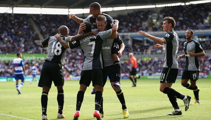 Gylfi Þór Sigurðsson fagnar fyrsta marki Tottenham í gær.