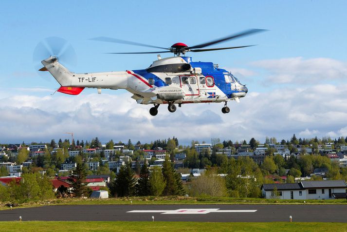 Hinn slasaði var fluttur með þyrlu Landhelgisgæslunnar til Reykjavíkur.