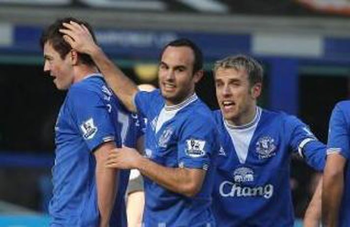 Leikmenn Everton fagna jöfnunarmarkinu.