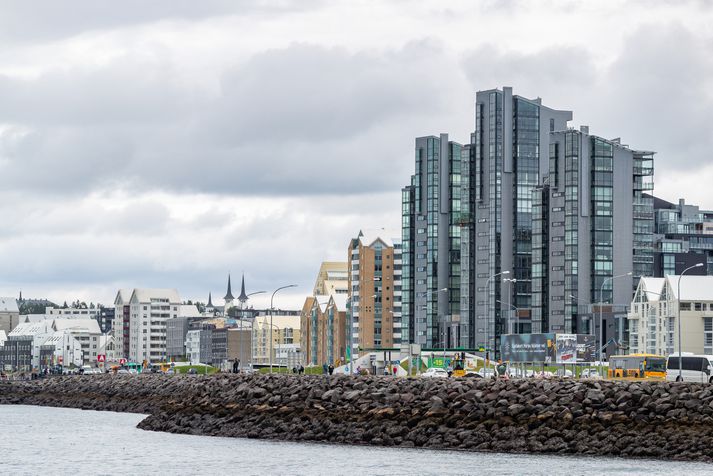 Á síðustu tíu árum hefur byggðum íbúðum fjölgað um rúmlega 11% á landsvísu. Fjölgunin er hlutfallslega mest á Suðurlandi og á höfuðborgarsvæðinu.