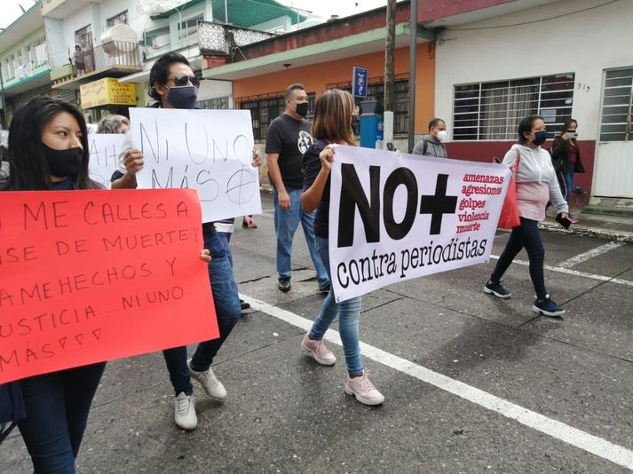 Blaðamenn í Xalapa mótmæltu ofbeldi gegn meðlimum starfsstéttar þeirra í september. Það var eftir að blaðamaðurinn Julio Valdivia var myrtur í borginni.