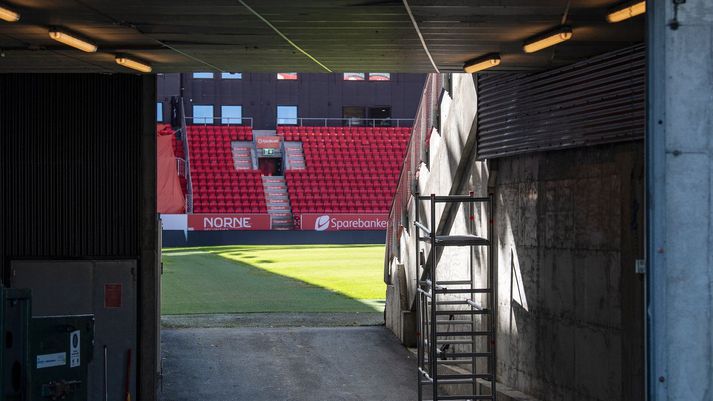 Stuðningsmaður Brann fær ekki að mæta á fleiri leiki liðsins eftir að hafa pissað á ljósmyndara.