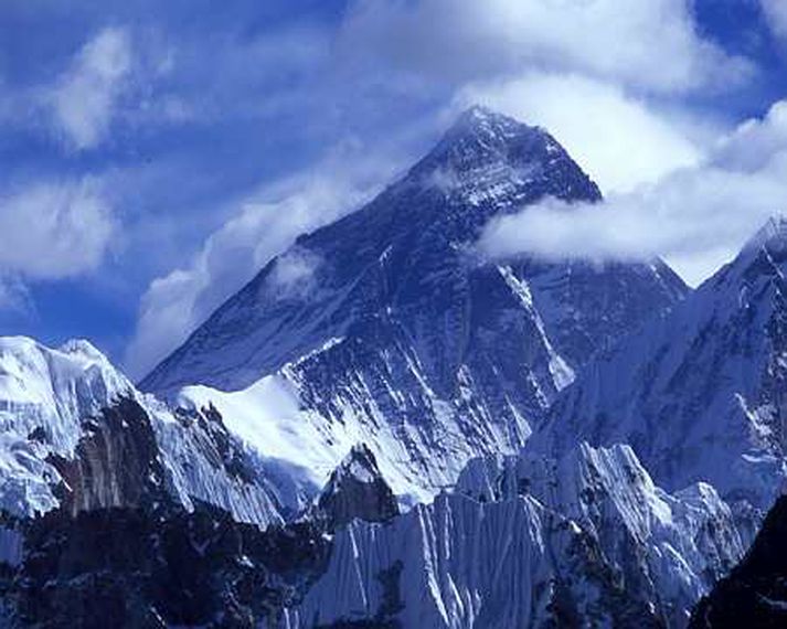 Símasamband er nú á toppi Mount Everest