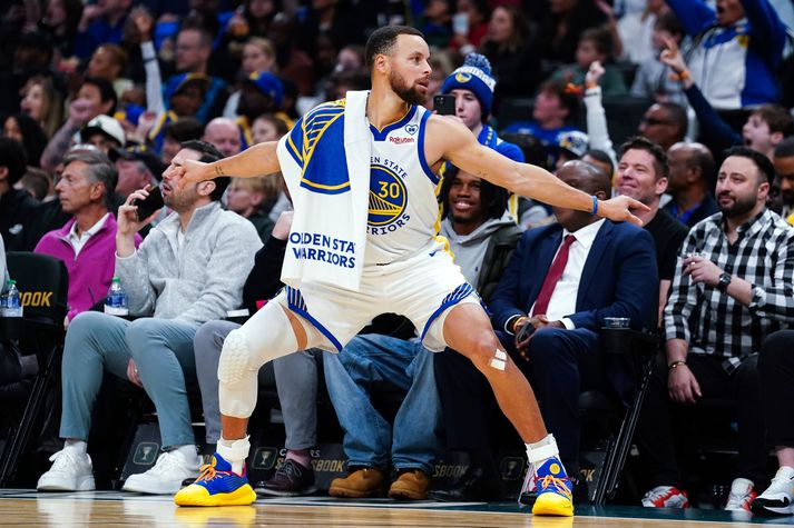 Stephen Curry hefur umturnað því hvernig körfubolti er spilaður.