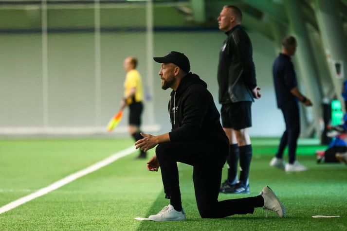 Sigurður Heiðar Höskuldsson á hliðarlínunni í Miðgarði. 