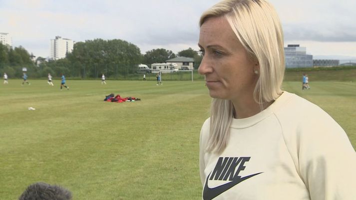 Elísabet Gunnarsdóttir, þjálfari Kristanstad, er stödd á Íslandi á meðan frí er í sænsku deildinni. Hún ræddi stuttlega um liðin í Pepsi Max deild kvenna.