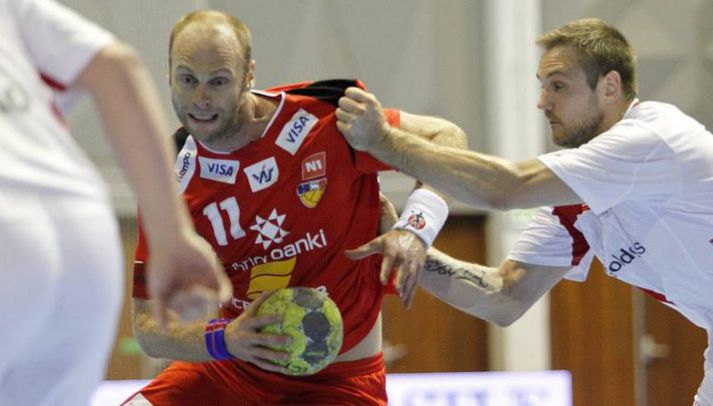 Ólafur Stefánsson hefur ekki spilað neinn handbolta í vetur og óljóst hvort hann kemst með á EM í janúar.