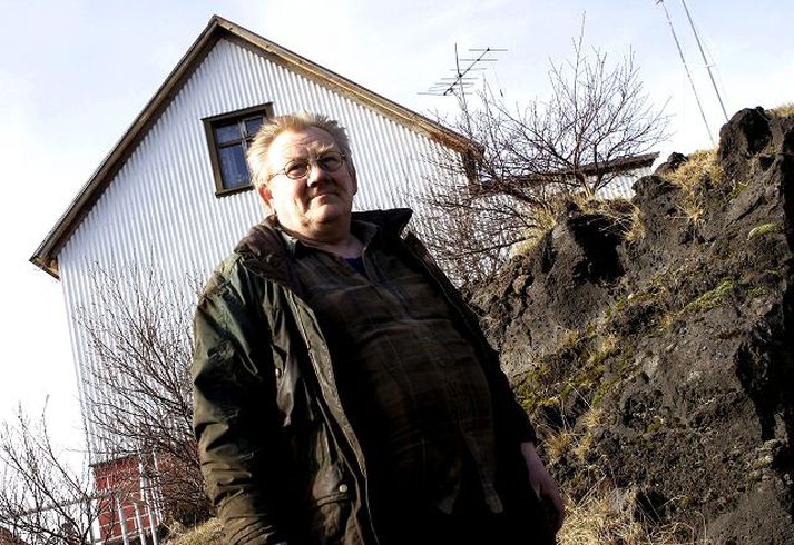Örn Ægir Óskarsson verkamaður er ósáttur við framgöngu Hafnarfjarðarbæjar. Lögmaður Arnar er bjartsýnn á að viðeigandi lausn finnist.