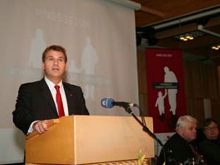 Árni Páll á þingi Starfsgreinasambandsins á Selfossi fyrr í dag. Mynd/www.sgs.is