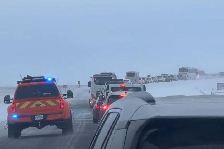 Björgunarsveitir hafa verið kallaðar til.