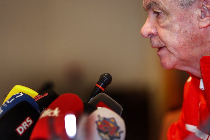 Ottmar Hitzfeld á blaðamannafundinum í gær.