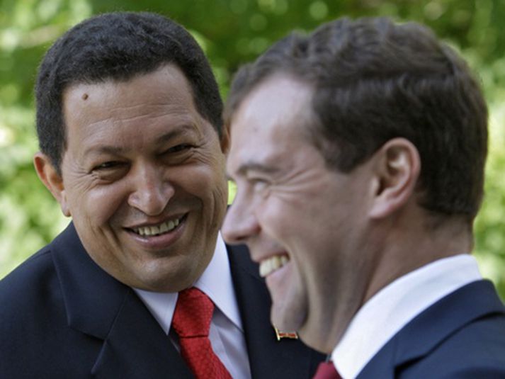 Chavez er í opinberri heimsókn í Rússlandi og hitti þar meðal annars forsetann Medvedev.