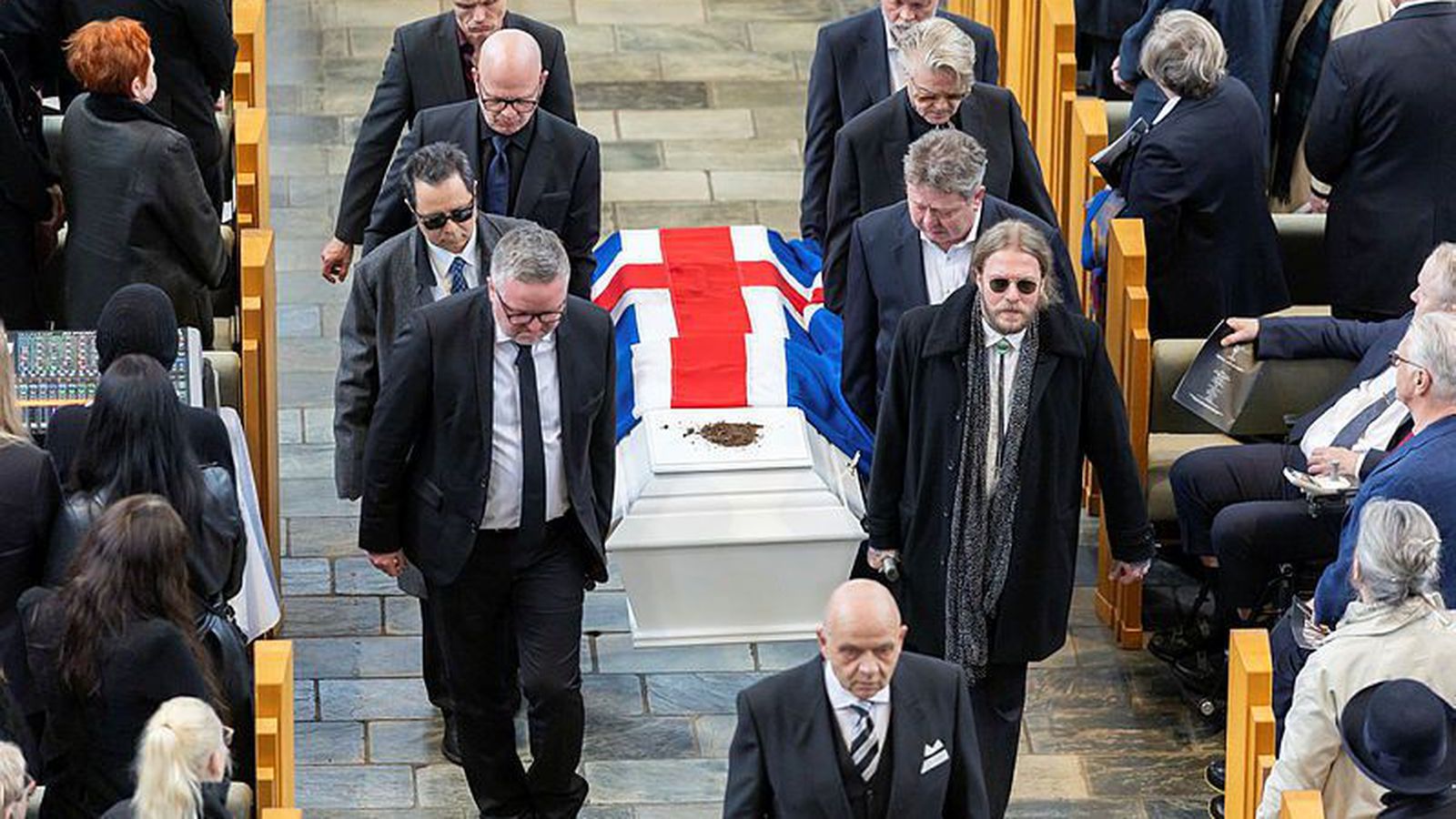 Bó kvaddur í hinsta sinn