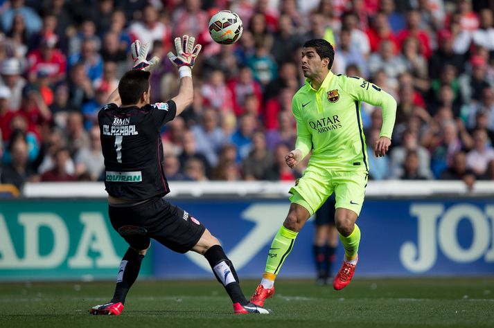 Luis Suárez skoraði á móti Granada.